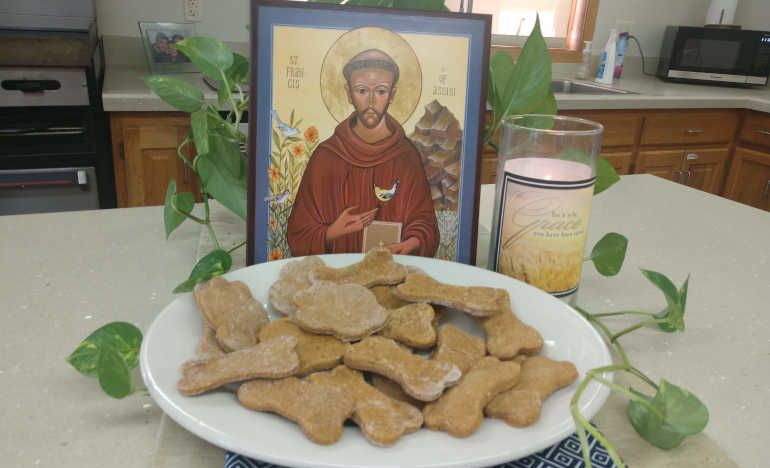 By Lucia Ferrara October 4 is the Feast of St. Francis. Honor the saint by making these pumpkin-banana doggie treats and donating to our local animal shelter or animal rescue sanctuary.